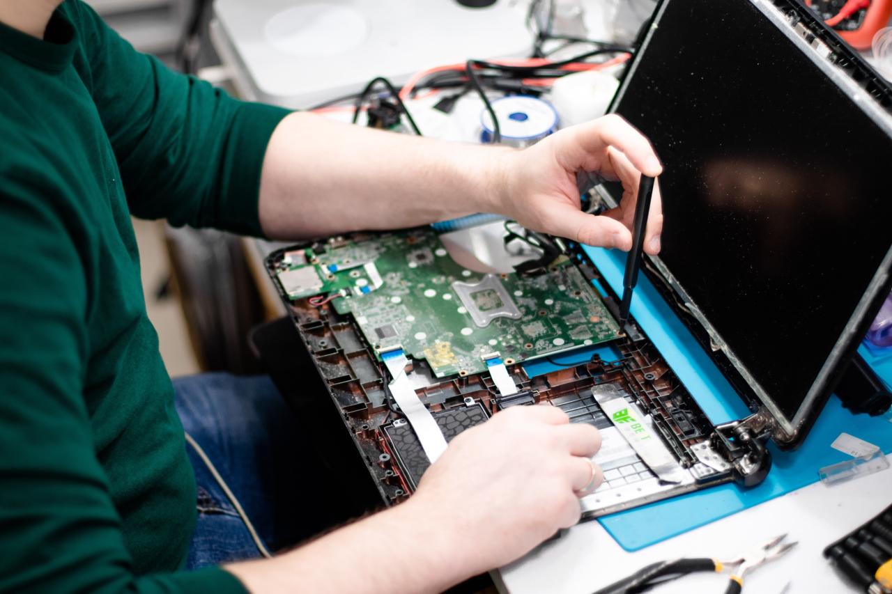 Apple finally allows you to repair your own MacBook | Digital Trends Apple finally allows you to repair your own MacBook | Digital Trends